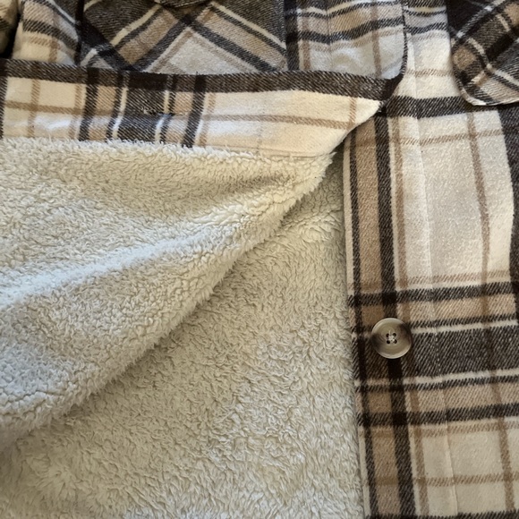 Plaid Sherpa Lined Shacket - Picture 2 of 5